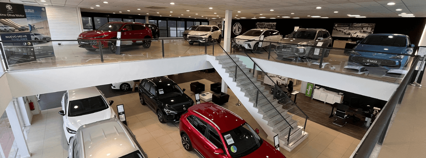 Imagen del concesionario MG mostrando el espacio de atención y exposición de vehículos