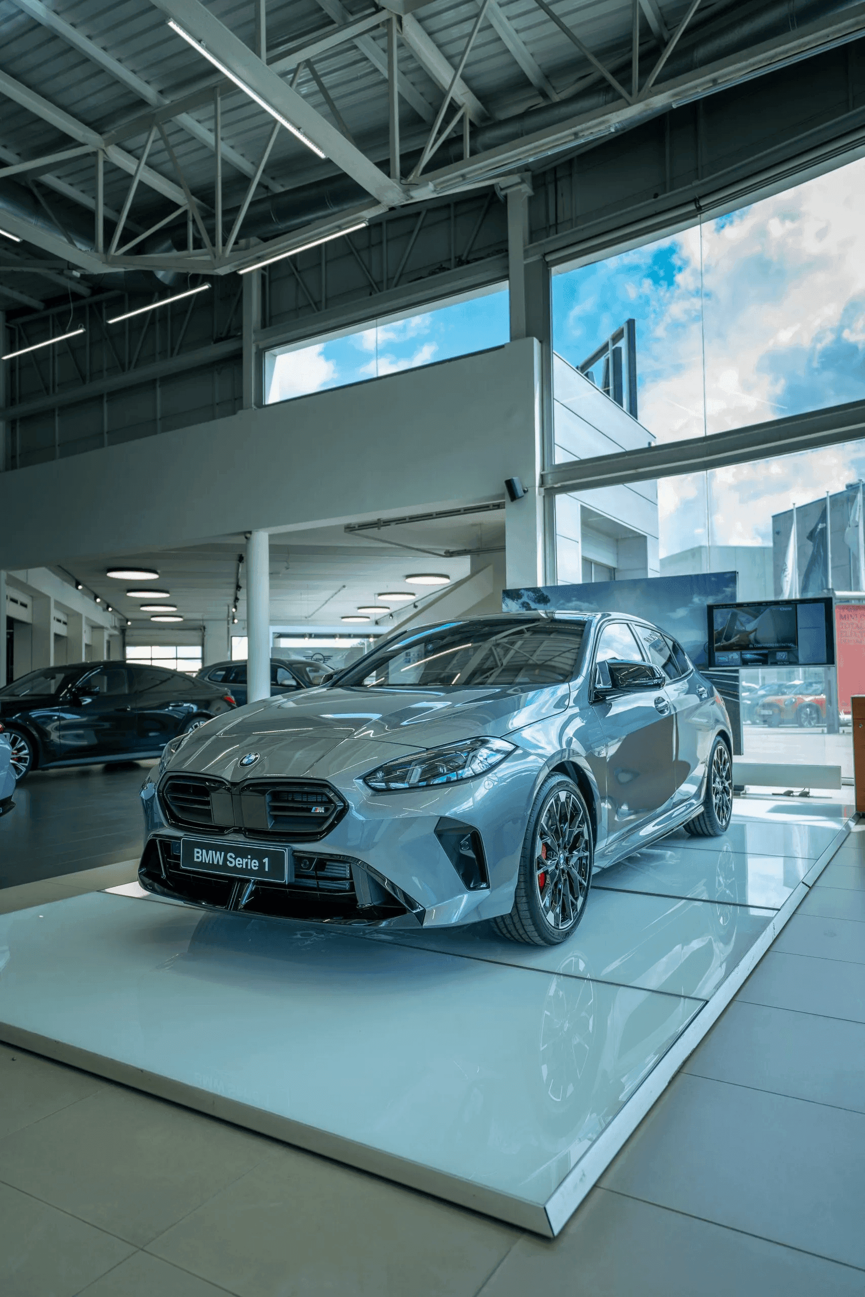 Imagen de un coche BMW deportivo destacando su diseño dinámico y carácter premium