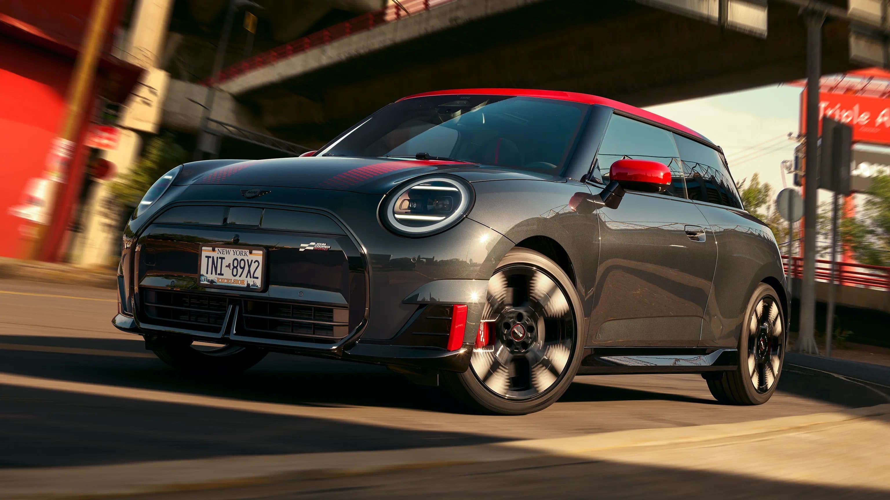 Imagen del MINI John Cooper Works Family con diseño deportivo y carácter de alto rendimiento