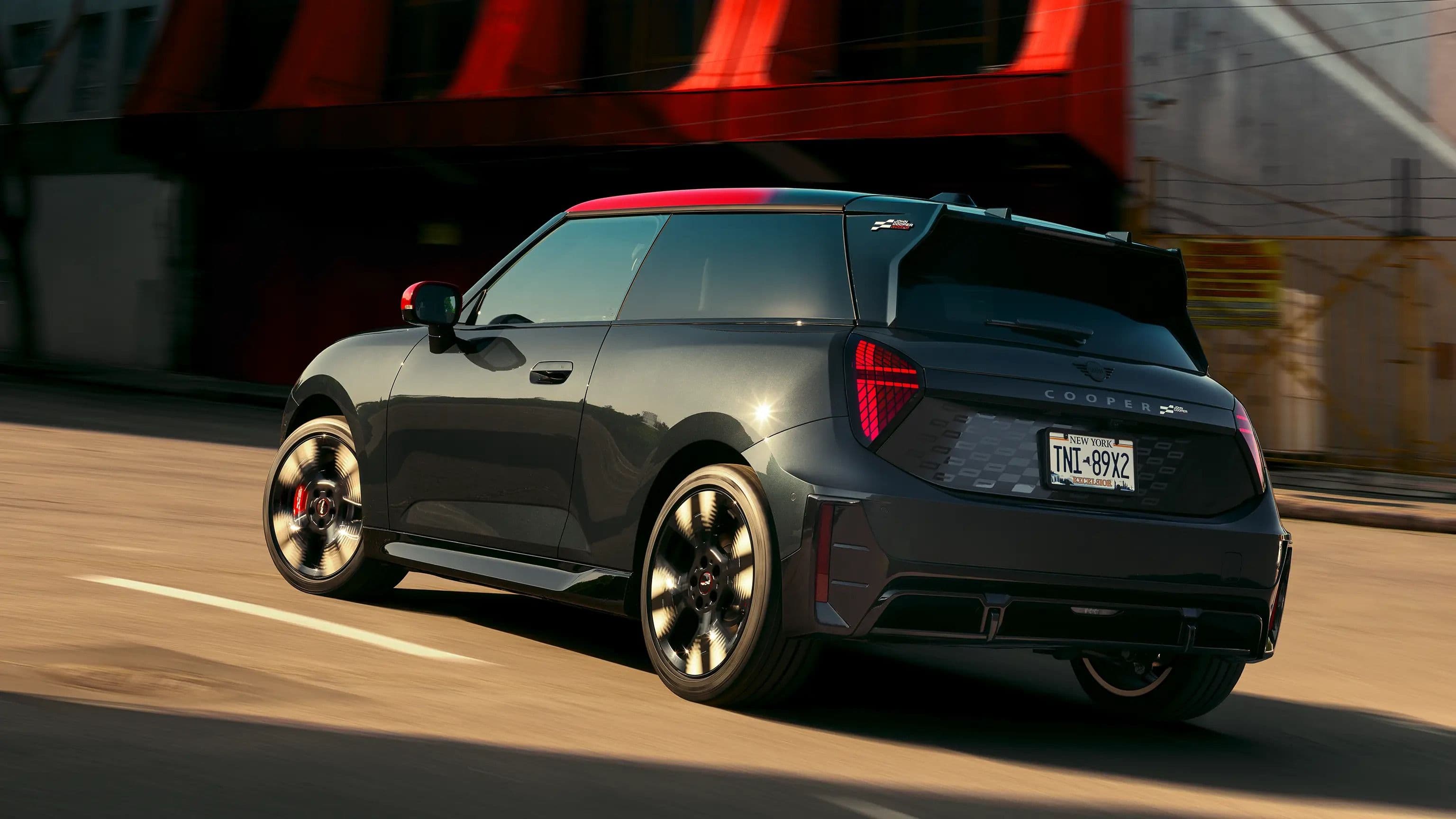 Imagen del MINI John Cooper Works con enfoque en el rendimiento y la deportividad