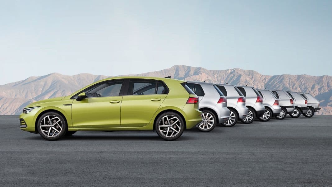 ¿Buscas un modelo que destaque y esté configurado a tu medida o prefieres la entrega inmediata de un vehículo de ocasión? Fila de coches en diferentes colores para elegir entre un modelo nuevo configurable o de ocasión.